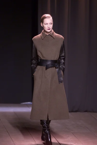 Look 14